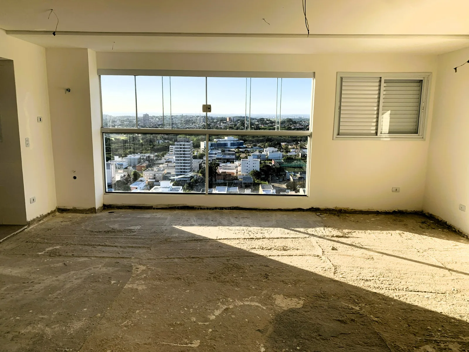 Sala de estar espacoso do(a) cobertura médio padrão em Itu Novo Centro, Itu - SP