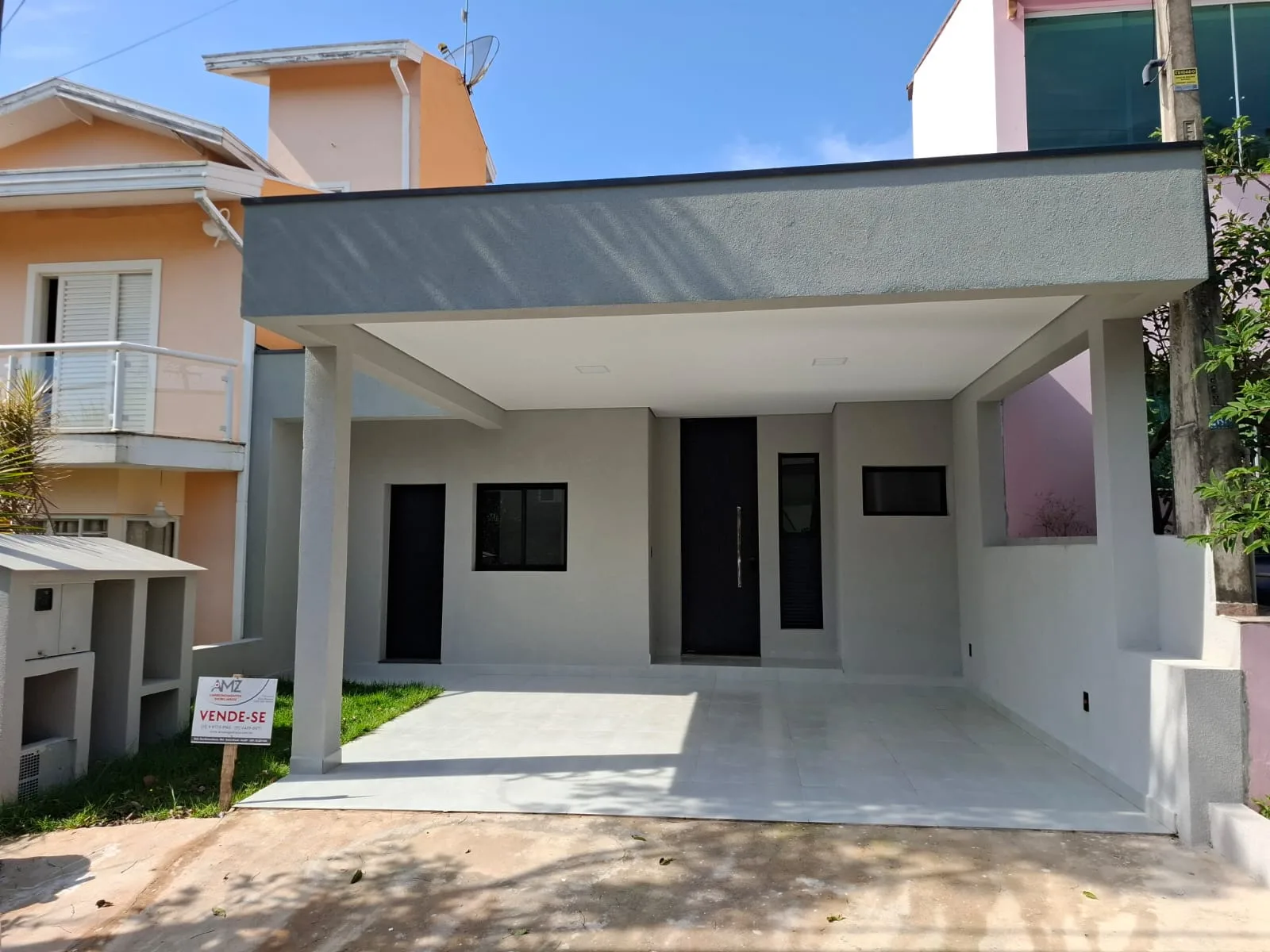 Linda casa num condomínio tranquilo, aconchegante e bem localizado!